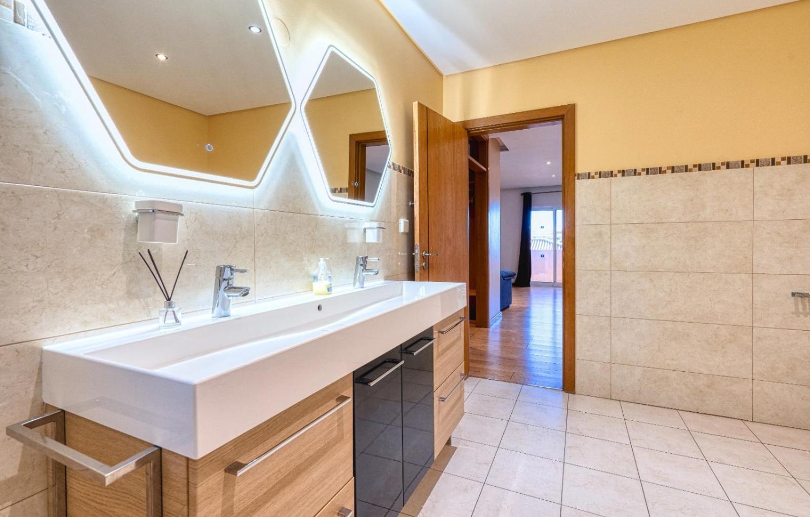 Full Private 300Sqm Villa Jacuzzi Heated Pool Ideal & Quiet Location Albufeira Exteriör bild